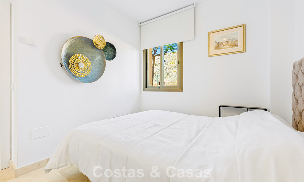 Apartamento con jardín y vistas al mar en venta en complejo cerrado en Marbella - Benahavís 791251