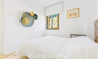 Apartamento con jardín y vistas al mar en venta en complejo cerrado en Marbella - Benahavís 791251 