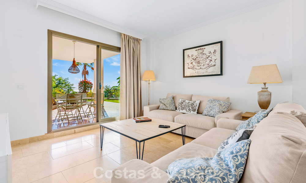 Apartamento con jardín y vistas al mar en venta en complejo cerrado en Marbella - Benahavís 791253