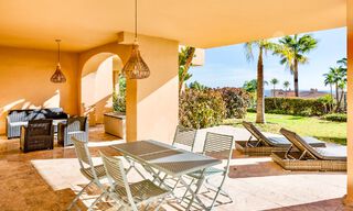 Apartamento con jardín y vistas al mar en venta en complejo cerrado en Marbella - Benahavís 791256 