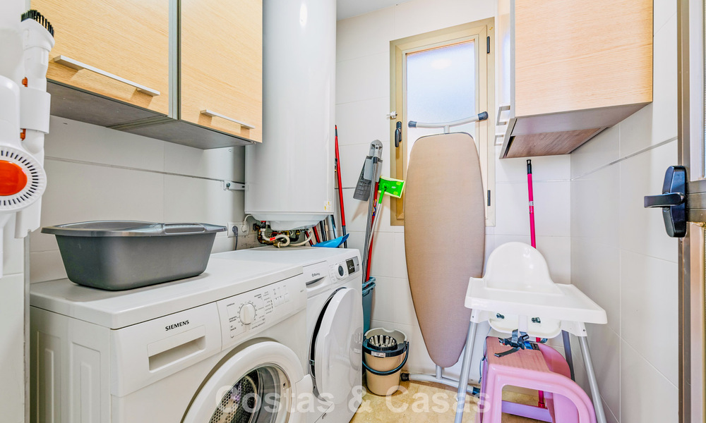 Apartamento con jardín y vistas al mar en venta en complejo cerrado en Marbella - Benahavís 791257