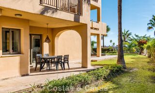 Apartamento con jardín y vistas al mar en venta en complejo cerrado en Marbella - Benahavís 791264 
