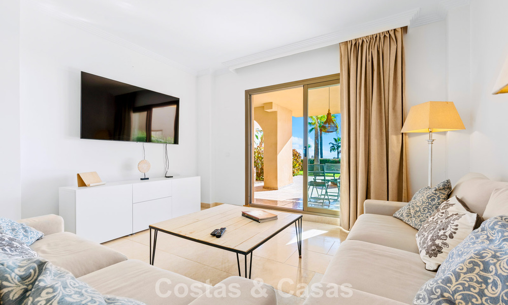 Apartamento con jardín y vistas al mar en venta en complejo cerrado en Marbella - Benahavís 791266
