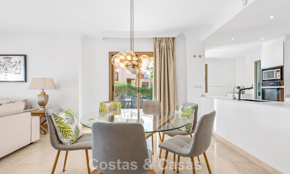 Apartamento con jardín y vistas al mar en venta en complejo cerrado en Marbella - Benahavís 791271