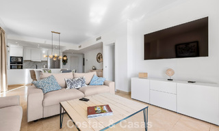 Apartamento con jardín y vistas al mar en venta en complejo cerrado en Marbella - Benahavís 791279 