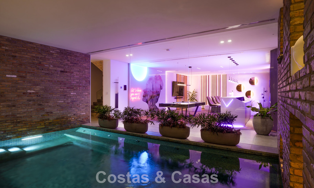 Villa de diseño vanguardista en venta con vistas panorámicas al mar, dentro de un prestigioso resort de golf, Marbella - Benahavís 791005