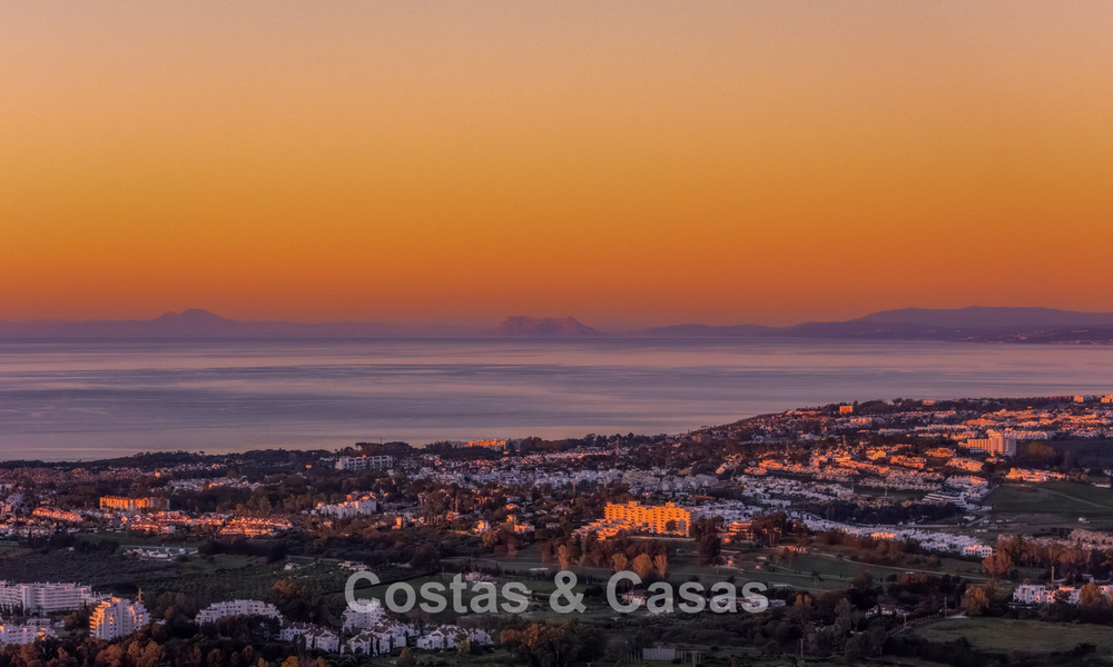 Villa de diseño vanguardista en venta con vistas panorámicas al mar, dentro de un prestigioso resort de golf, Marbella - Benahavís 791006