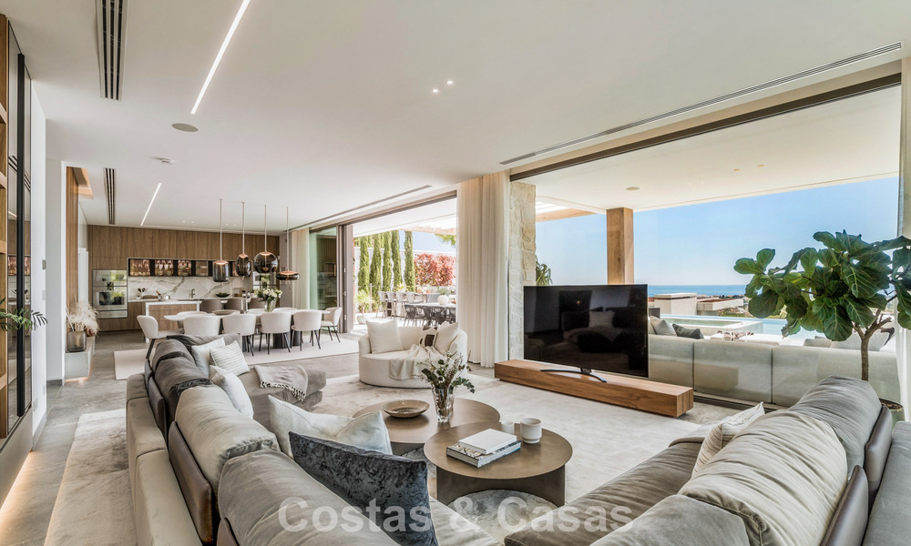 Villa de diseño vanguardista en venta con vistas panorámicas al mar, dentro de un prestigioso resort de golf, Marbella - Benahavís 791008