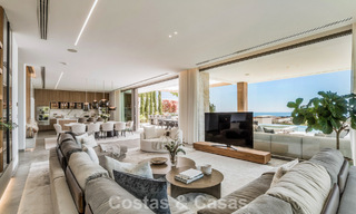 Villa de diseño vanguardista en venta con vistas panorámicas al mar, dentro de un prestigioso resort de golf, Marbella - Benahavís 791008 
