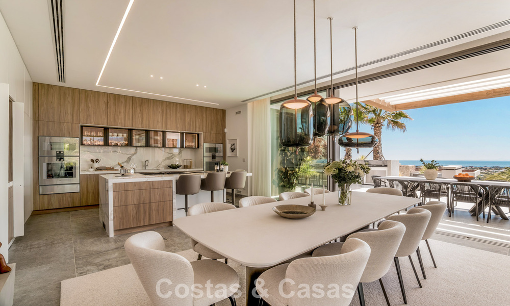 Villa de diseño vanguardista en venta con vistas panorámicas al mar, dentro de un prestigioso resort de golf, Marbella - Benahavís 791011