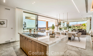 Villa de diseño vanguardista en venta con vistas panorámicas al mar, dentro de un prestigioso resort de golf, Marbella - Benahavís 791013 