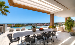 Villa de diseño vanguardista en venta con vistas panorámicas al mar, dentro de un prestigioso resort de golf, Marbella - Benahavís 791018 
