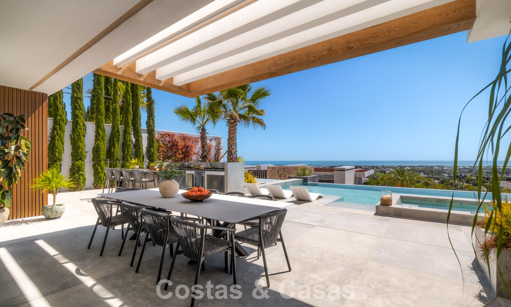 Villa de diseño vanguardista en venta con vistas panorámicas al mar, dentro de un prestigioso resort de golf, Marbella - Benahavís 791019