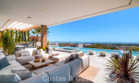 Villa de diseño vanguardista en venta con vistas panorámicas al mar, dentro de un prestigioso resort de golf, Marbella - Benahavís 791026
