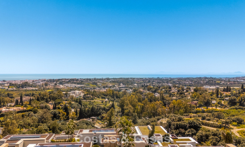 Villa de diseño vanguardista en venta con vistas panorámicas al mar, dentro de un prestigioso resort de golf, Marbella - Benahavís 791027