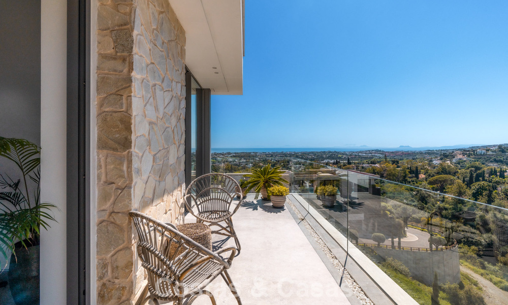 Villa de diseño vanguardista en venta con vistas panorámicas al mar, dentro de un prestigioso resort de golf, Marbella - Benahavís 791031