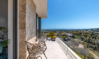 Villa de diseño vanguardista en venta con vistas panorámicas al mar, dentro de un prestigioso resort de golf, Marbella - Benahavís 791031 
