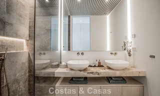 Villa de diseño vanguardista en venta con vistas panorámicas al mar, dentro de un prestigioso resort de golf, Marbella - Benahavís 791032 