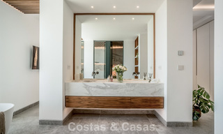 Villa de diseño vanguardista en venta con vistas panorámicas al mar, dentro de un prestigioso resort de golf, Marbella - Benahavís 791038 