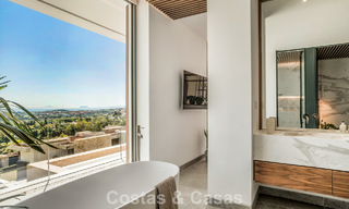 Villa de diseño vanguardista en venta con vistas panorámicas al mar, dentro de un prestigioso resort de golf, Marbella - Benahavís 791039 