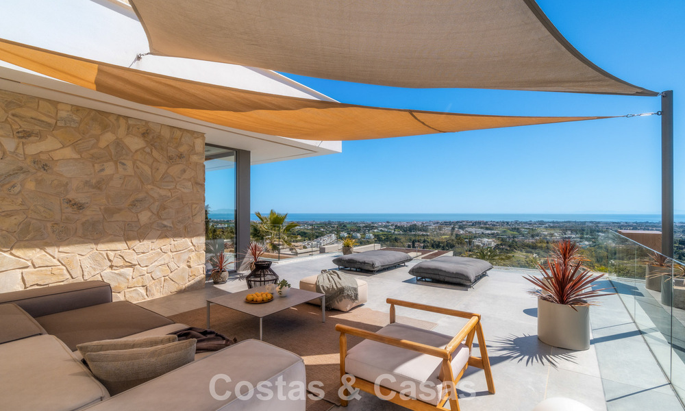 Villa de diseño vanguardista en venta con vistas panorámicas al mar, dentro de un prestigioso resort de golf, Marbella - Benahavís 791040