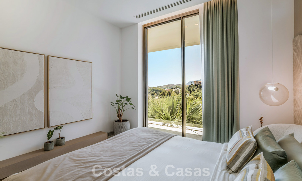 Villa de diseño vanguardista en venta con vistas panorámicas al mar, dentro de un prestigioso resort de golf, Marbella - Benahavís 791045