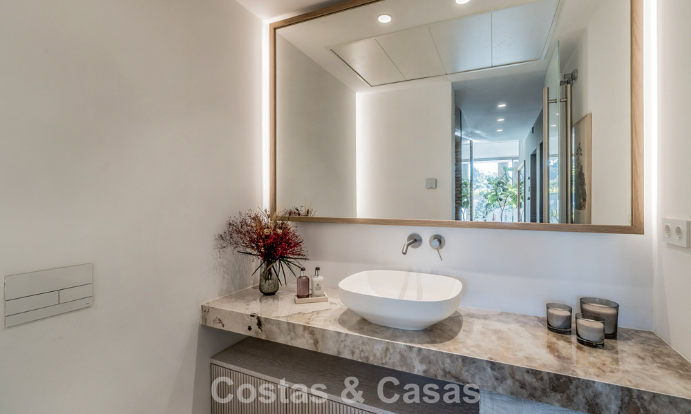 Villa de diseño vanguardista en venta con vistas panorámicas al mar, dentro de un prestigioso resort de golf, Marbella - Benahavís 791052