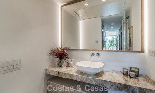 Villa de diseño vanguardista en venta con vistas panorámicas al mar, dentro de un prestigioso resort de golf, Marbella - Benahavís 791052 