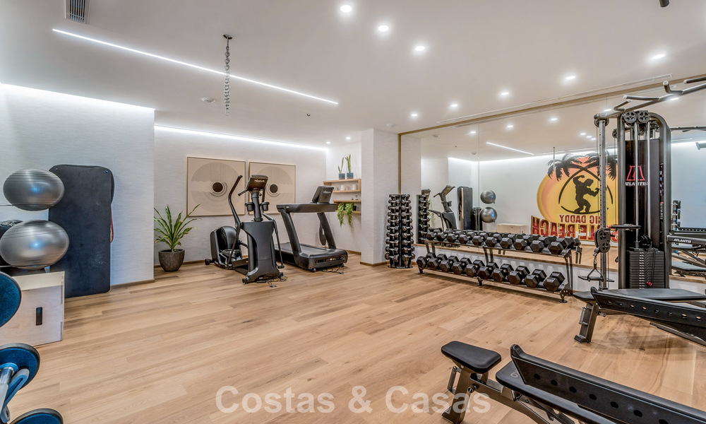 Villa de diseño vanguardista en venta con vistas panorámicas al mar, dentro de un prestigioso resort de golf, Marbella - Benahavís 791053