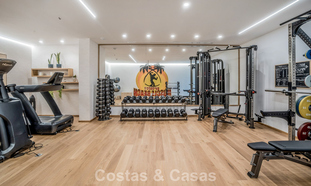 Villa de diseño vanguardista en venta con vistas panorámicas al mar, dentro de un prestigioso resort de golf, Marbella - Benahavís 791054