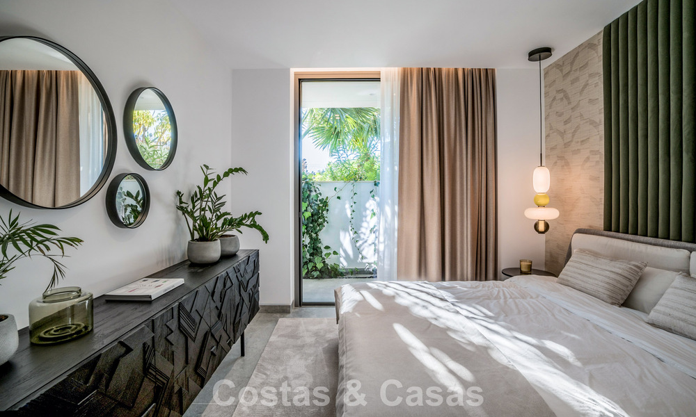 Villa de diseño vanguardista en venta con vistas panorámicas al mar, dentro de un prestigioso resort de golf, Marbella - Benahavís 791060