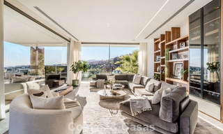 Villa de diseño vanguardista en venta con vistas panorámicas al mar, dentro de un prestigioso resort de golf, Marbella - Benahavís 791062 