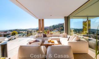 Villa de diseño vanguardista en venta con vistas panorámicas al mar, dentro de un prestigioso resort de golf, Marbella - Benahavís 791063 