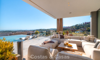 Villa de diseño vanguardista en venta con vistas panorámicas al mar, dentro de un prestigioso resort de golf, Marbella - Benahavís 791064 