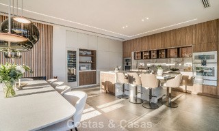 Villa de diseño vanguardista en venta con vistas panorámicas al mar, dentro de un prestigioso resort de golf, Marbella - Benahavís 791070 