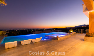 Villa de diseño vanguardista en venta con vistas panorámicas al mar, dentro de un prestigioso resort de golf, Marbella - Benahavís 791072 