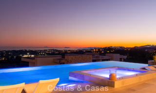 Villa de diseño vanguardista en venta con vistas panorámicas al mar, dentro de un prestigioso resort de golf, Marbella - Benahavís 791073 