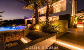 Villa de diseño vanguardista en venta con vistas panorámicas al mar, dentro de un prestigioso resort de golf, Marbella - Benahavís 791076 