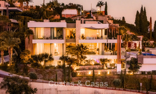Villa de diseño vanguardista en venta con vistas panorámicas al mar, dentro de un prestigioso resort de golf, Marbella - Benahavís 791077 