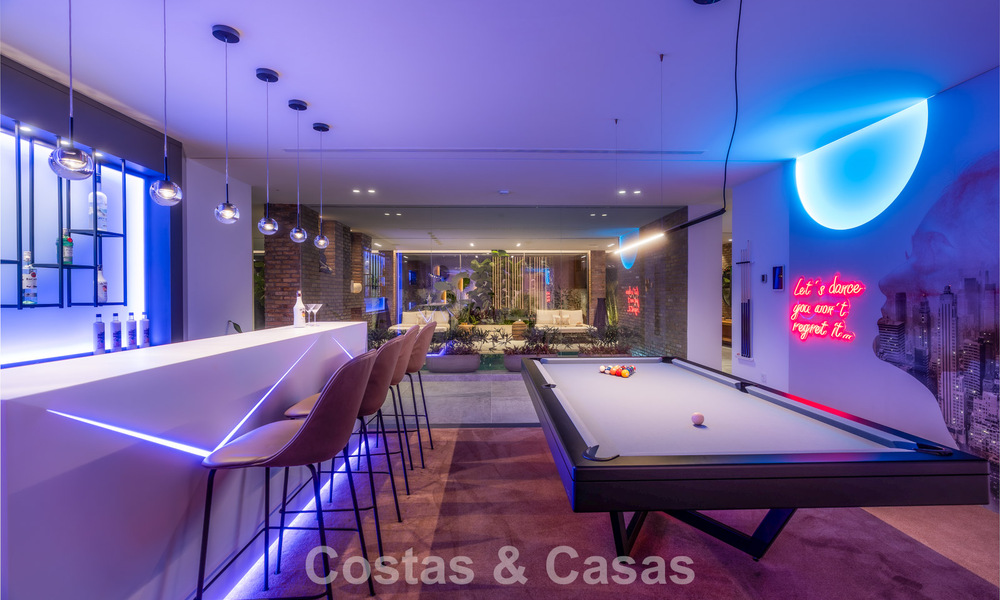 Villa de diseño vanguardista en venta con vistas panorámicas al mar, dentro de un prestigioso resort de golf, Marbella - Benahavís 791083