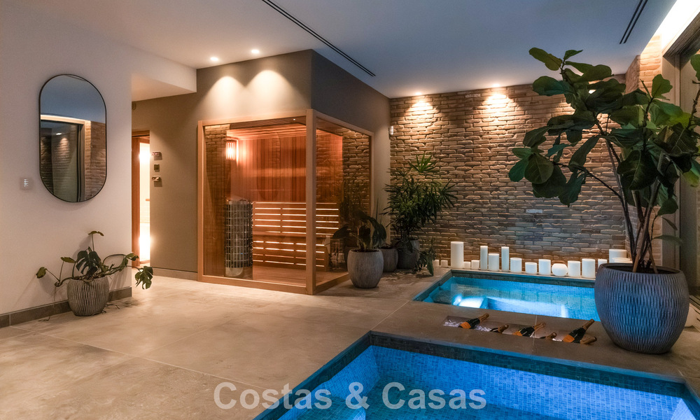 Villa de diseño vanguardista en venta con vistas panorámicas al mar, dentro de un prestigioso resort de golf, Marbella - Benahavís 791084