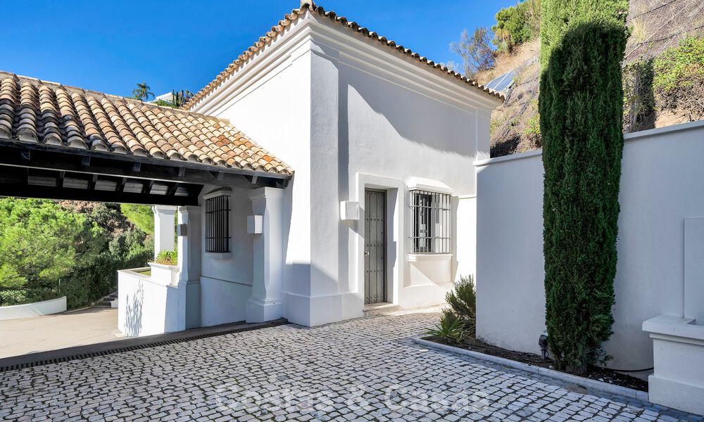 Majestuosa villa de lujo Española en venta con sublimes vistas al mar en una comunidad cerrada en Benahavís - Marbella 791218