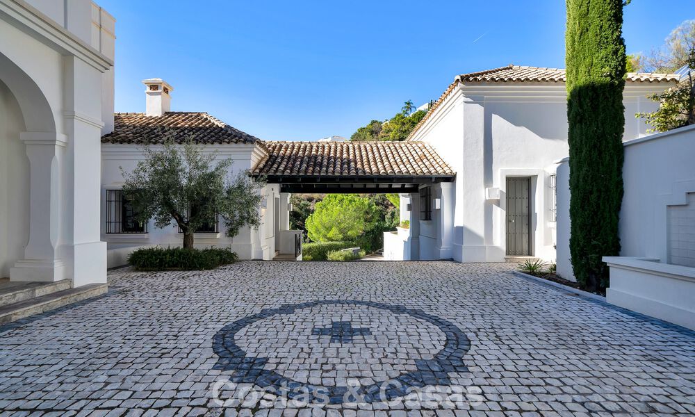 Majestuosa villa de lujo Española en venta con sublimes vistas al mar en una comunidad cerrada en Benahavís - Marbella 791219