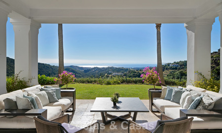 Majestuosa villa de lujo Española en venta con sublimes vistas al mar en una comunidad cerrada en Benahavís - Marbella 791223
