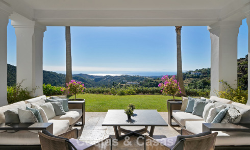 Majestuosa villa de lujo Española en venta con sublimes vistas al mar en una comunidad cerrada en Benahavís - Marbella 791223