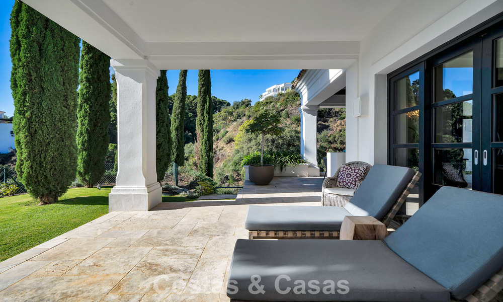 Majestuosa villa de lujo Española en venta con sublimes vistas al mar en una comunidad cerrada en Benahavís - Marbella 791224