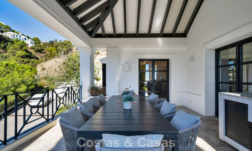 Majestuosa villa de lujo Española en venta con sublimes vistas al mar en una comunidad cerrada en Benahavís - Marbella 791227