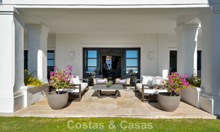 Majestuosa villa de lujo Española en venta con sublimes vistas al mar en una comunidad cerrada en Benahavís - Marbella 791230 