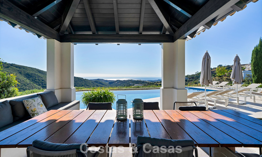 Majestuosa villa de lujo Española en venta con sublimes vistas al mar en una comunidad cerrada en Benahavís - Marbella 791234