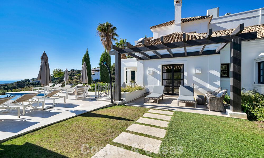 Majestuosa villa de lujo Española en venta con sublimes vistas al mar en una comunidad cerrada en Benahavís - Marbella 791235